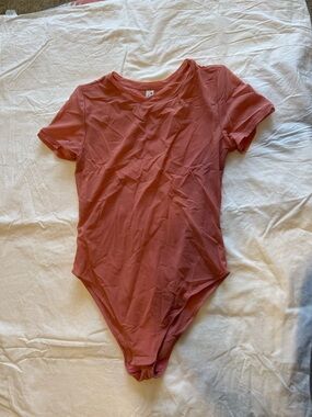 Short-Sleeve Stretch Mesh Bodysuit in Dusty Rose